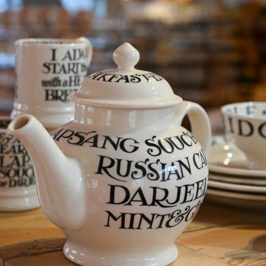 Seconds Black Toast 4 Mug Teapot - Unique Handmade & Hand Decorated English Earthenware Vintage Style Teapots | Emma Bridgewater